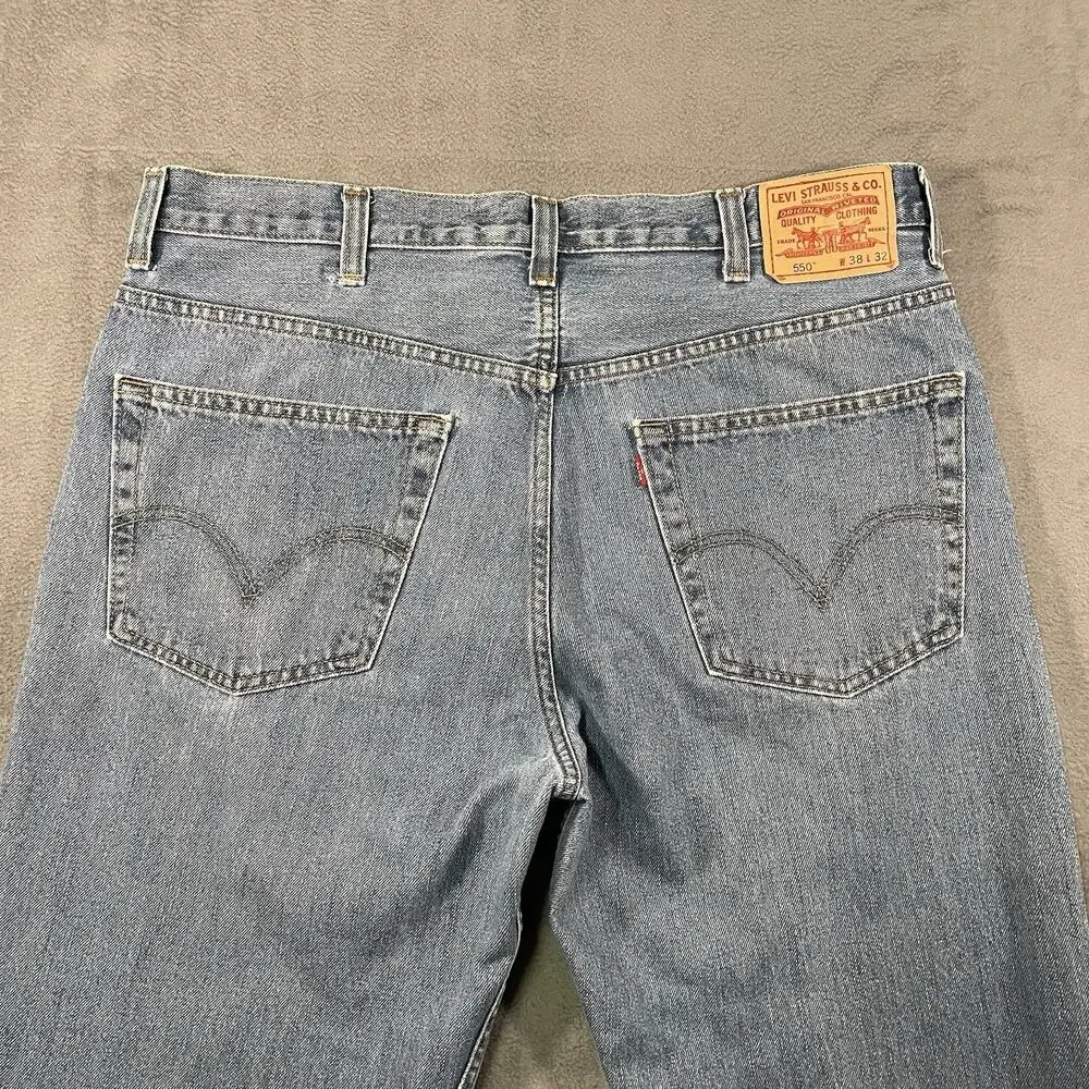 Levi’s 550 Jeans Light Wash Men’s 38x32 Relaxed Fit Straight Leg Distressed